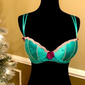 Victoria’s Secret Sexy pin up bras